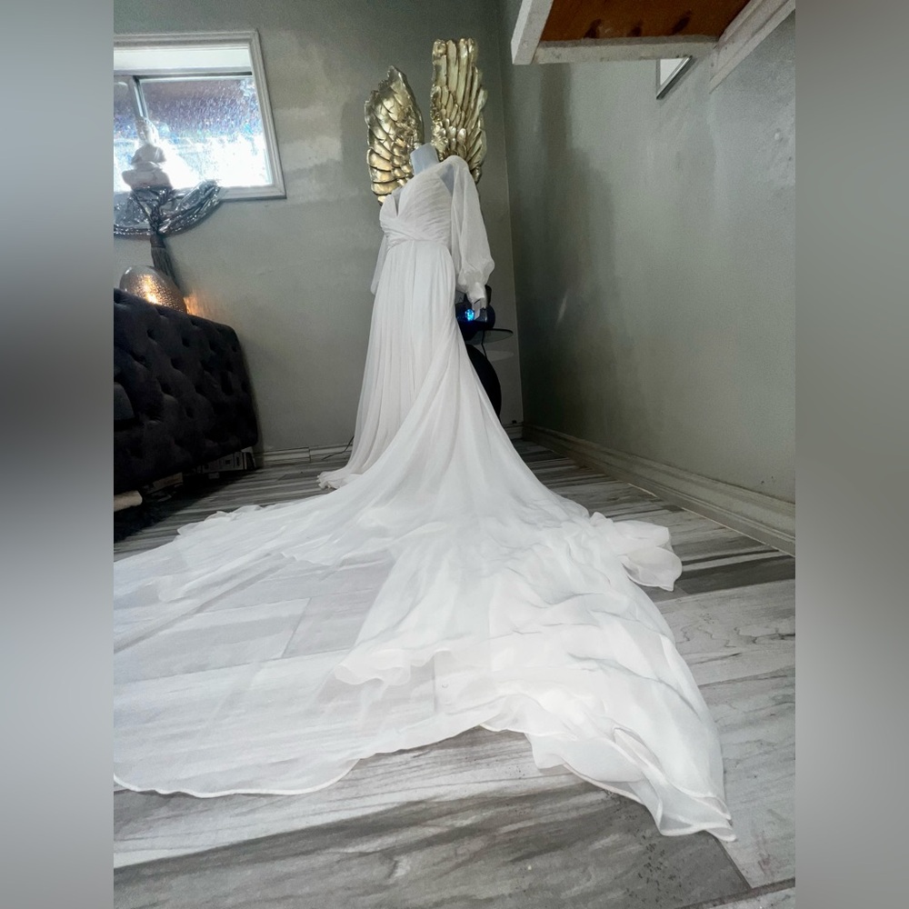 Breathtaking Essence of Australia Wedding Dress with Detachable Sleeves - Picture 7 of 16